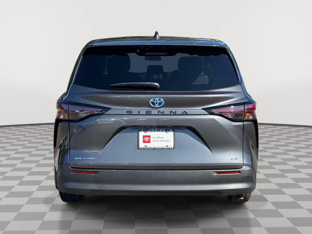 Used 2025 Toyota Sienna LE AWD/4WD image 6