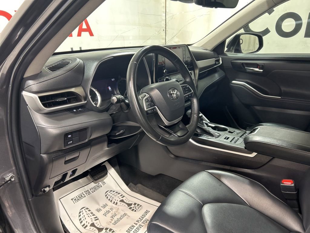 Used 2022 Toyota Highlander XLE image 24