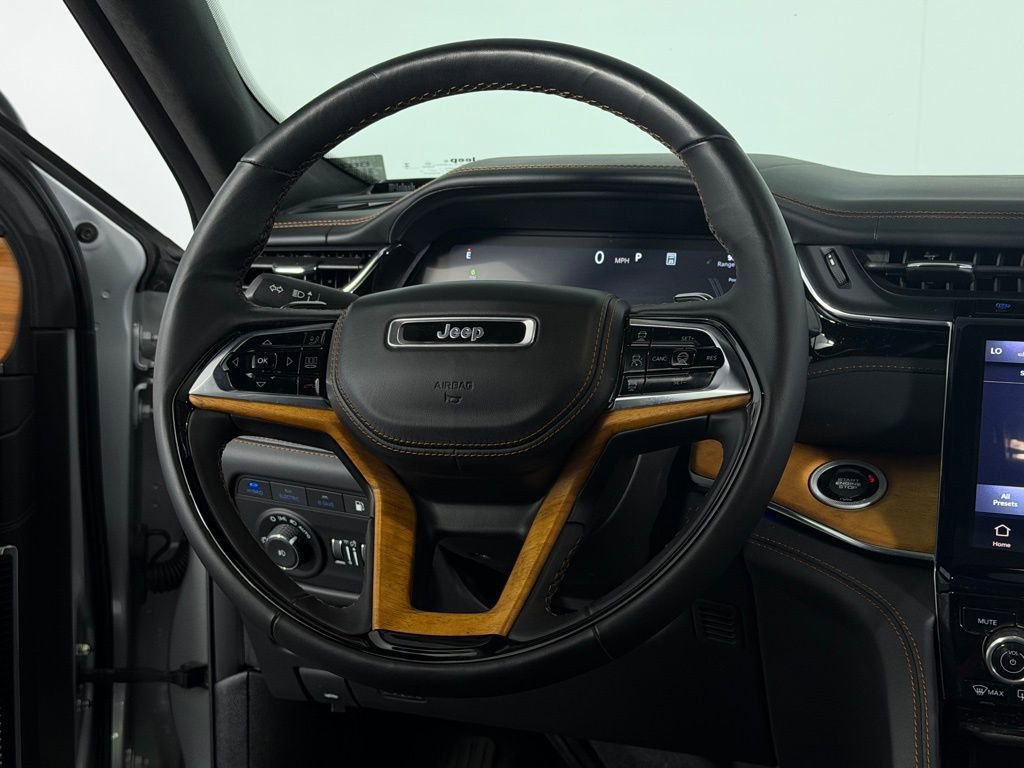 Used 2023 Jeep Grand Cherokee Summit image 16