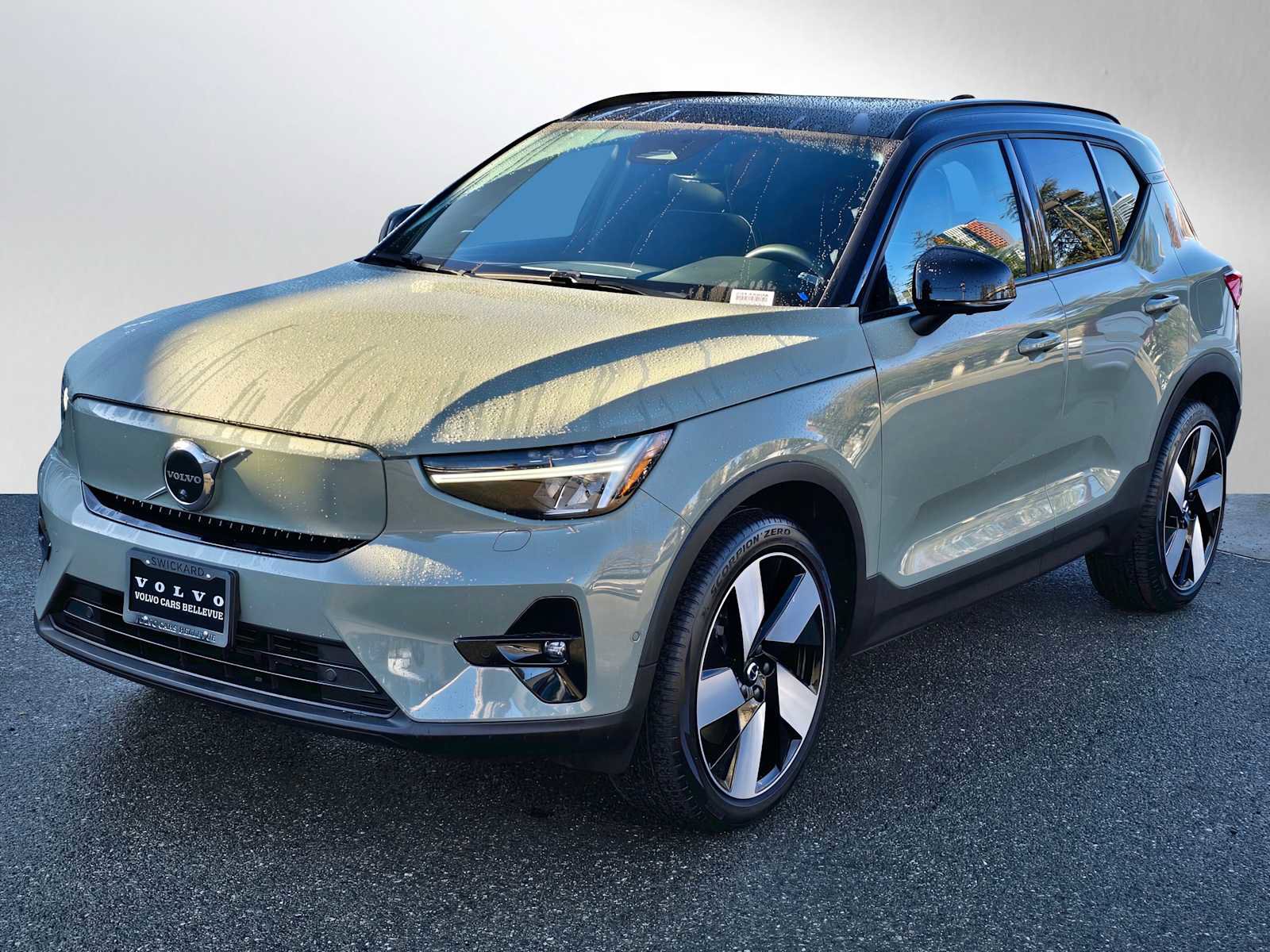 Used 2023 Volvo XC40 Recharge Plus w/ Protection Package Premier image 7