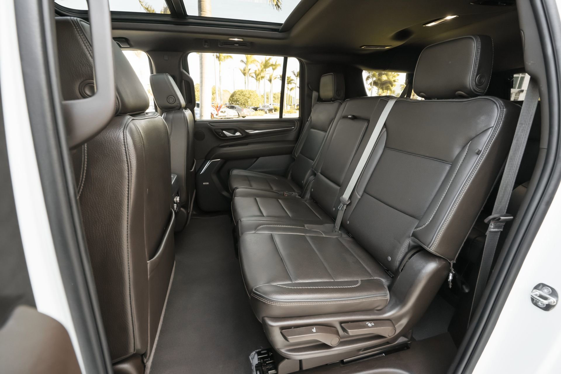 Used 2024 GMC Yukon XL Denali image 33