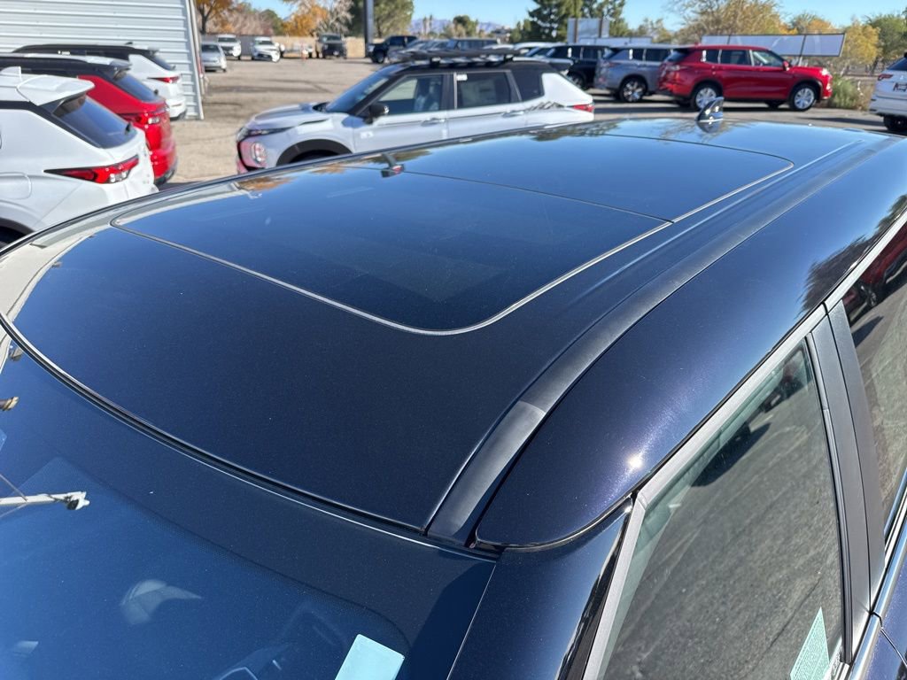 New 2025 Mitsubishi Outlander SE image 10