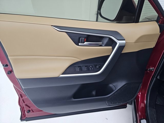 Used 2025 Toyota RAV4 XLE Premium image 27