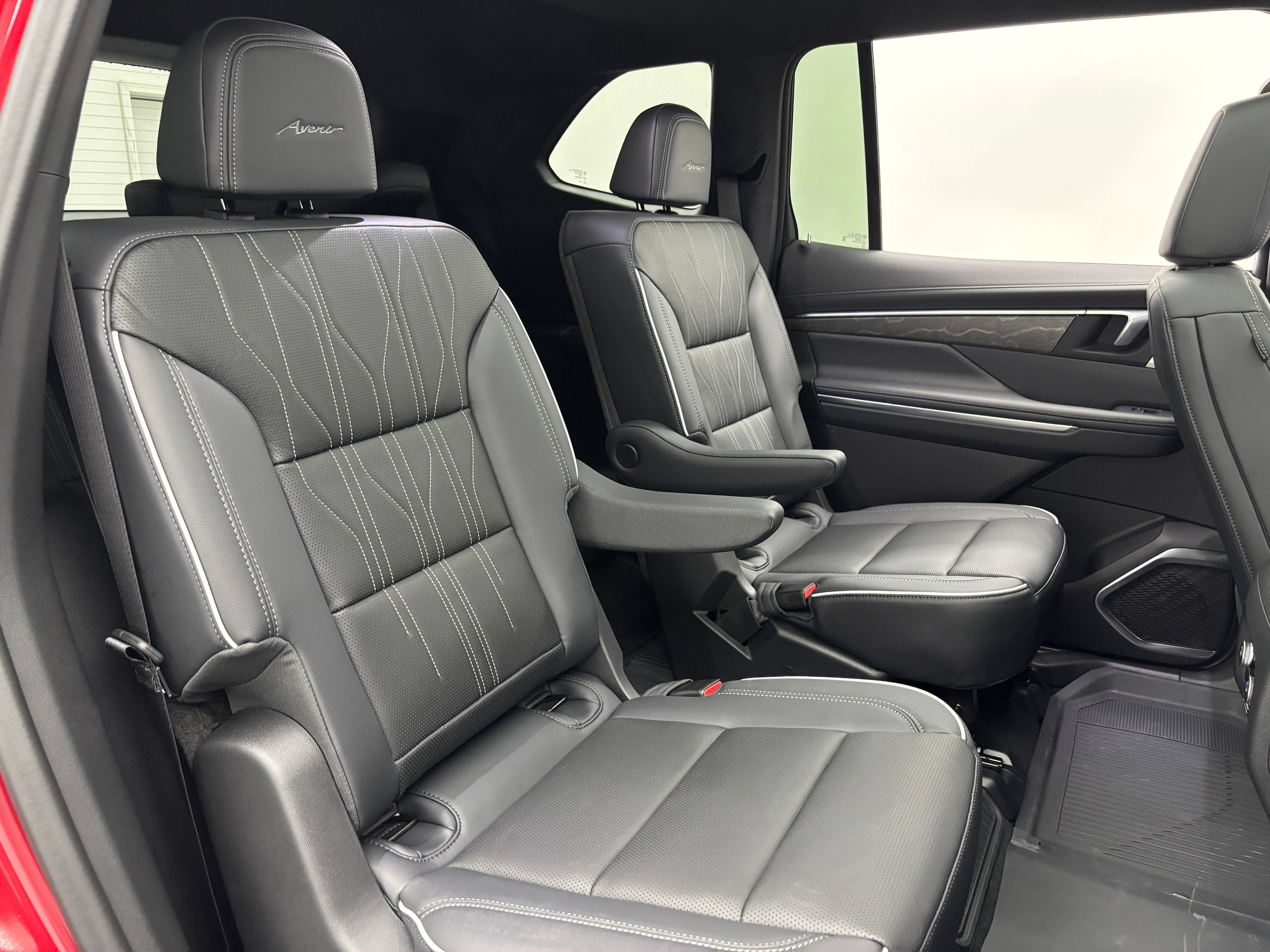 New 2027 Buick Enclave Avenir w/ LPO, Floor Liner Package AWD/4WD image 44