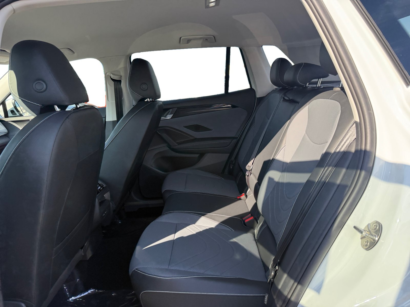 New 2026 Volkswagen Tiguan SE FWD image 16