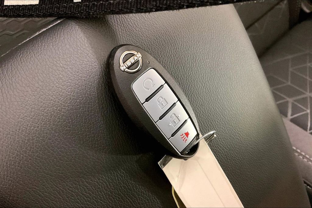 Certified 2025 Nissan Frontier SV w/ SV Convenience Package image 14