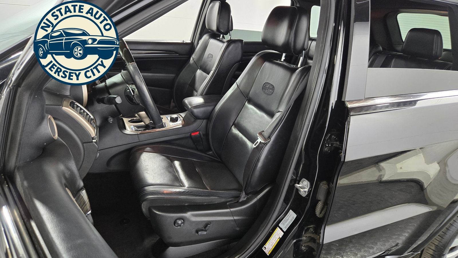 Used 2017 Jeep Grand Cherokee Overland AWD/4WD image 28