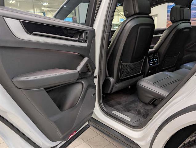 Used 2024 Porsche Cayenne Coupe image 17