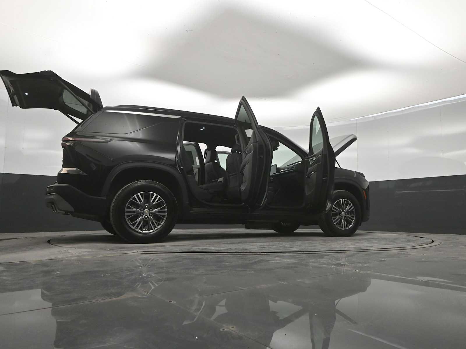 Used 2025 Chevrolet Traverse LT AWD/4WD image 48