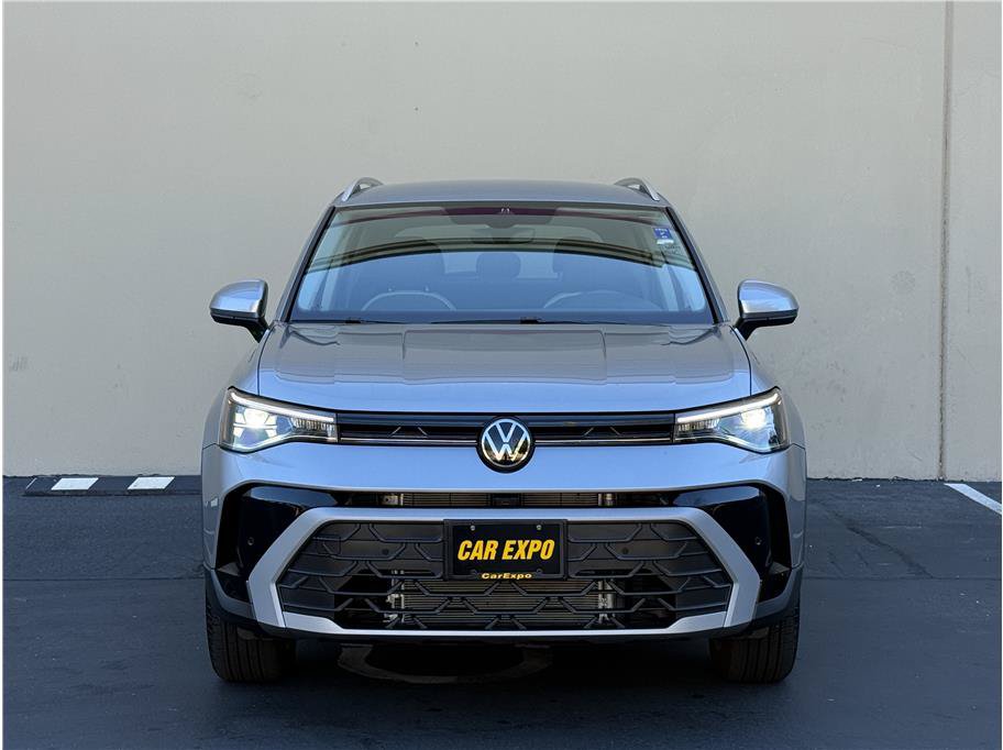 Used 2026 Volkswagen Taos SE AWD/4WD image 2