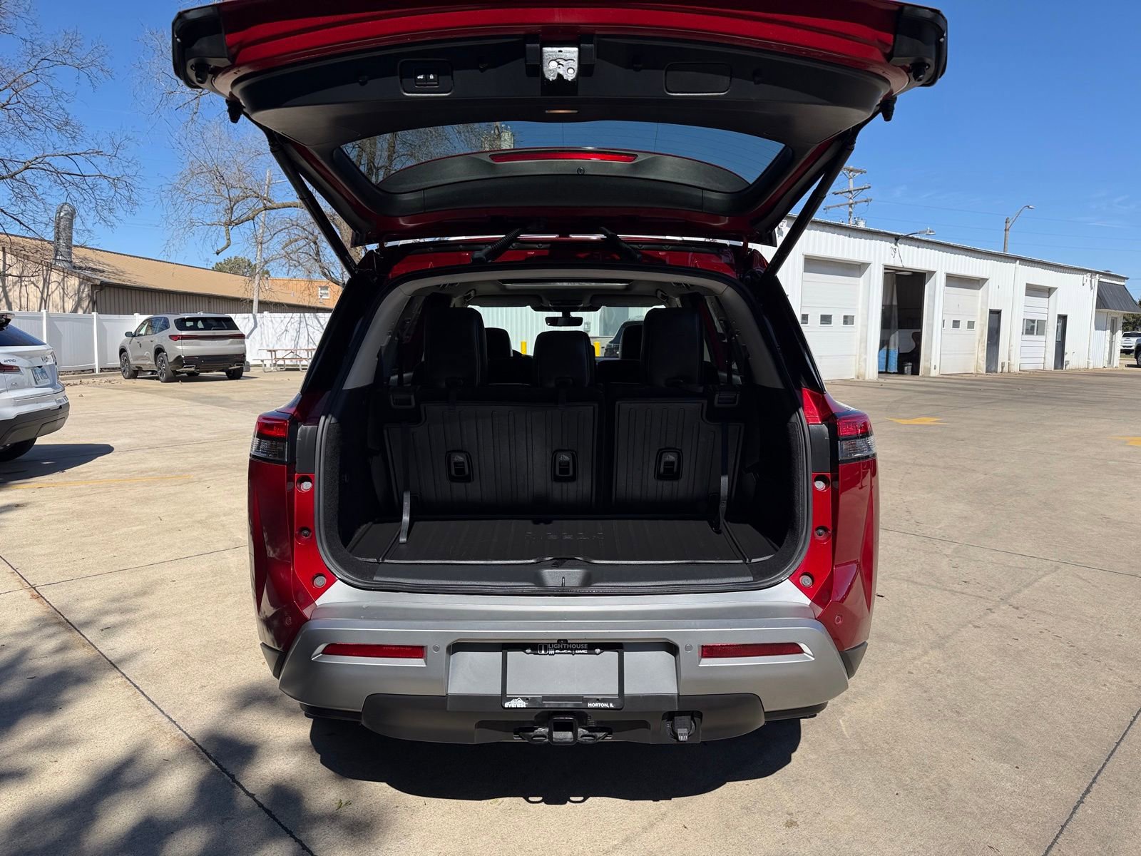 Used 2023 Nissan Pathfinder Platinum w/ Cargo Package image 33