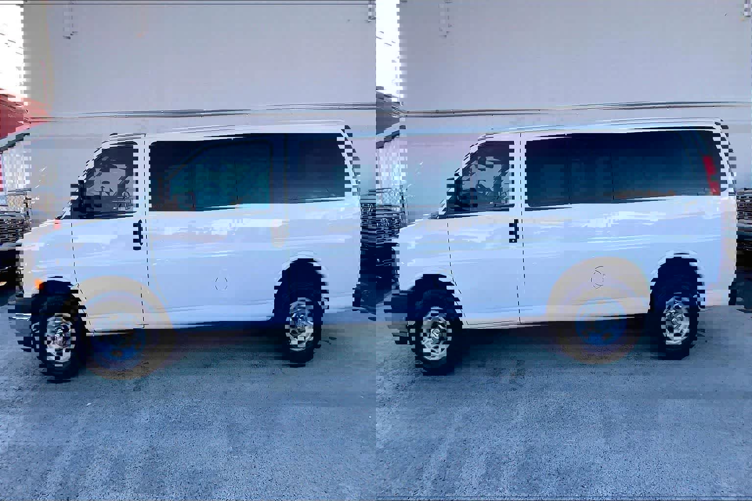 Used 2020 Chevrolet Express 3500 LT w/ LT Preferred Equipment Group image 4