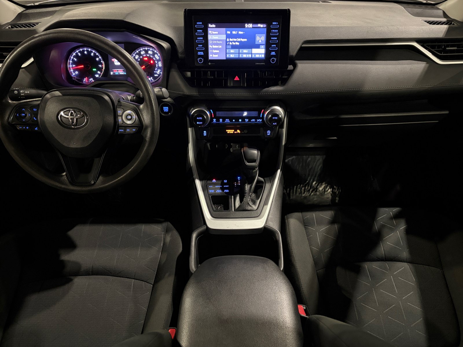 Used 2022 Toyota RAV4 XLE AWD/4WD image 24