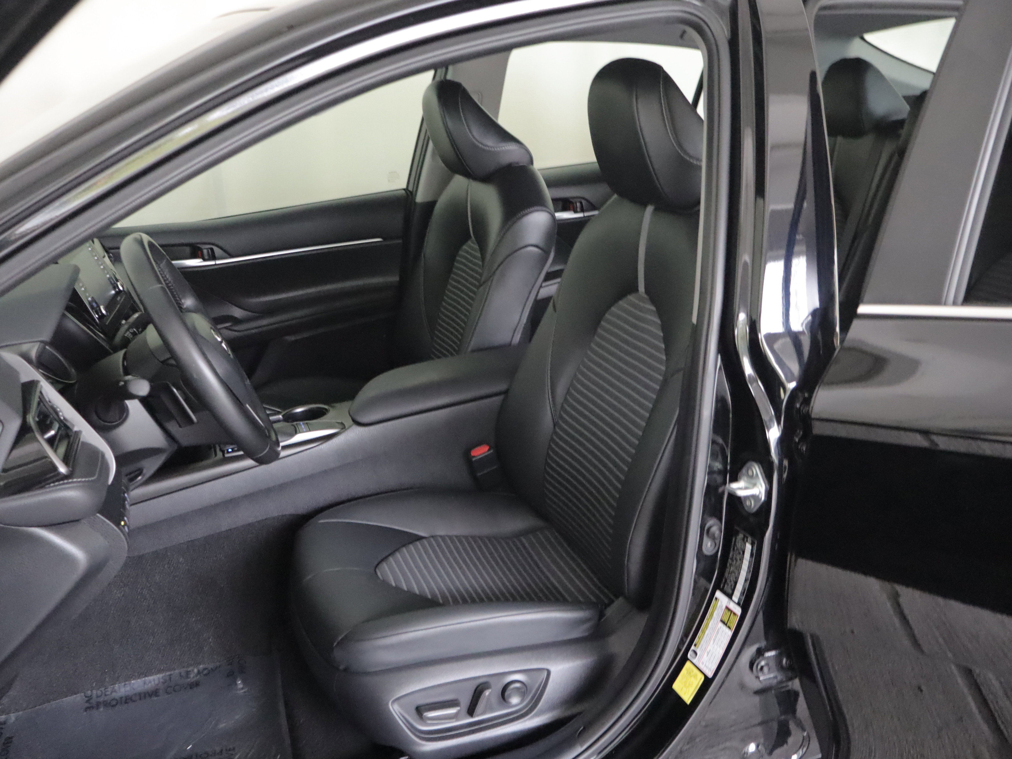 Used 2024 Toyota Camry SE FWD image 7