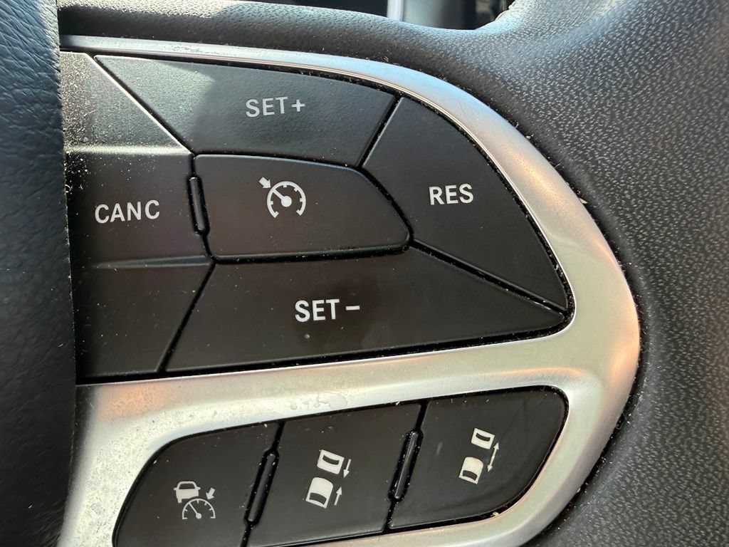 Used 2022 Chrysler Pacifica Touring-L FWD image 19