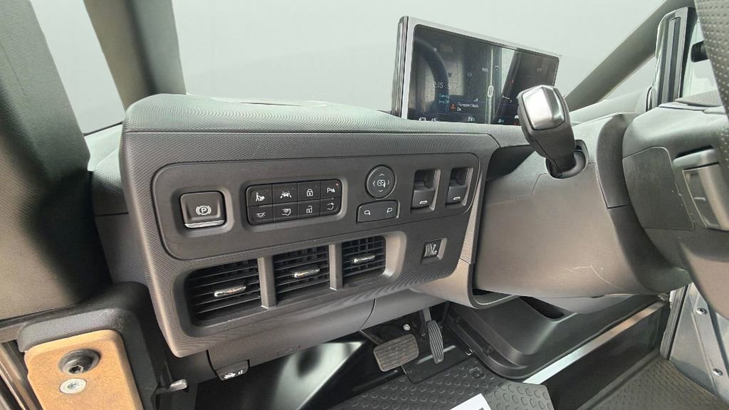 Used 2024 Chevrolet Brightdrop 400 w/ Commercial Equipment Package AWD/4WD image 19