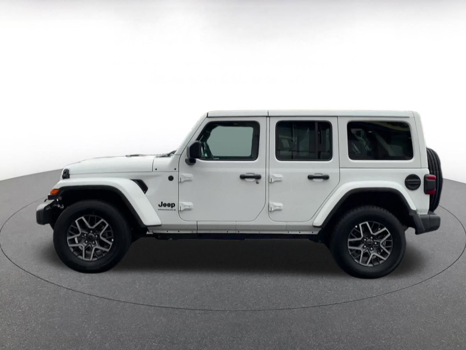 Used 2025 Jeep Wrangler Sahara image 9