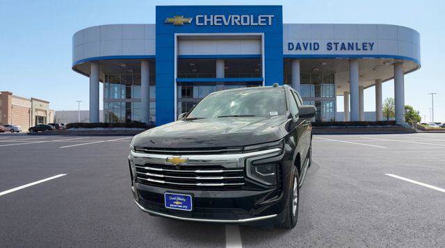 Used 2025 Chevrolet Suburban LT AWD/4WD image 3