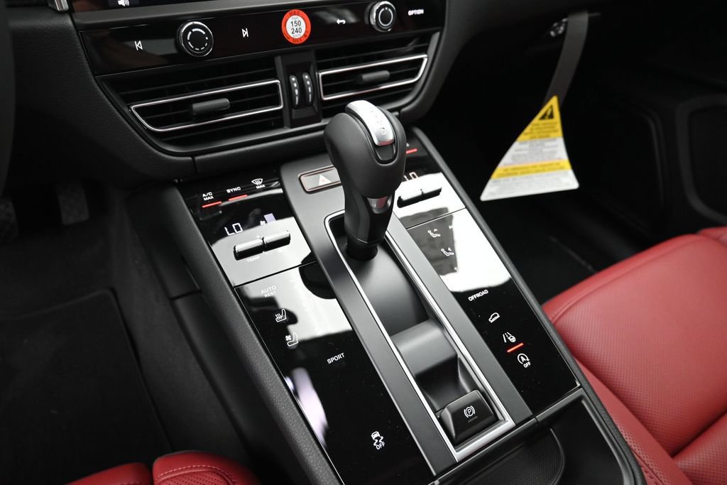 New 2026 Porsche Macan AWD/4WD image 14