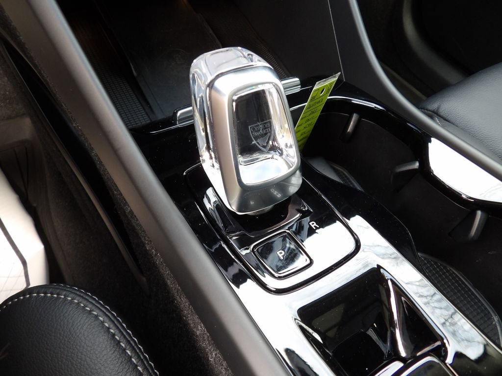 Certified 2023 Volvo XC40 B4 Plus w/ Protection Package Premier image 25