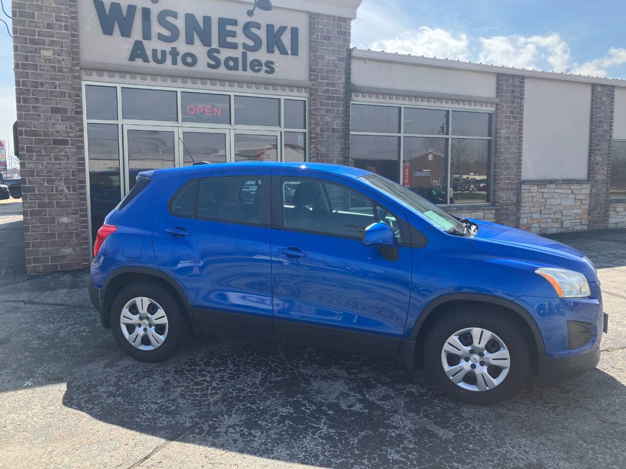 Used 2015 Chevrolet Trax LS w/ LPO, Protection Package FWD image 2
