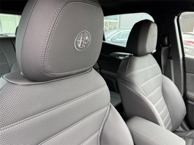 New 2025 Alfa Romeo Tonale w/ Premium Package image 10