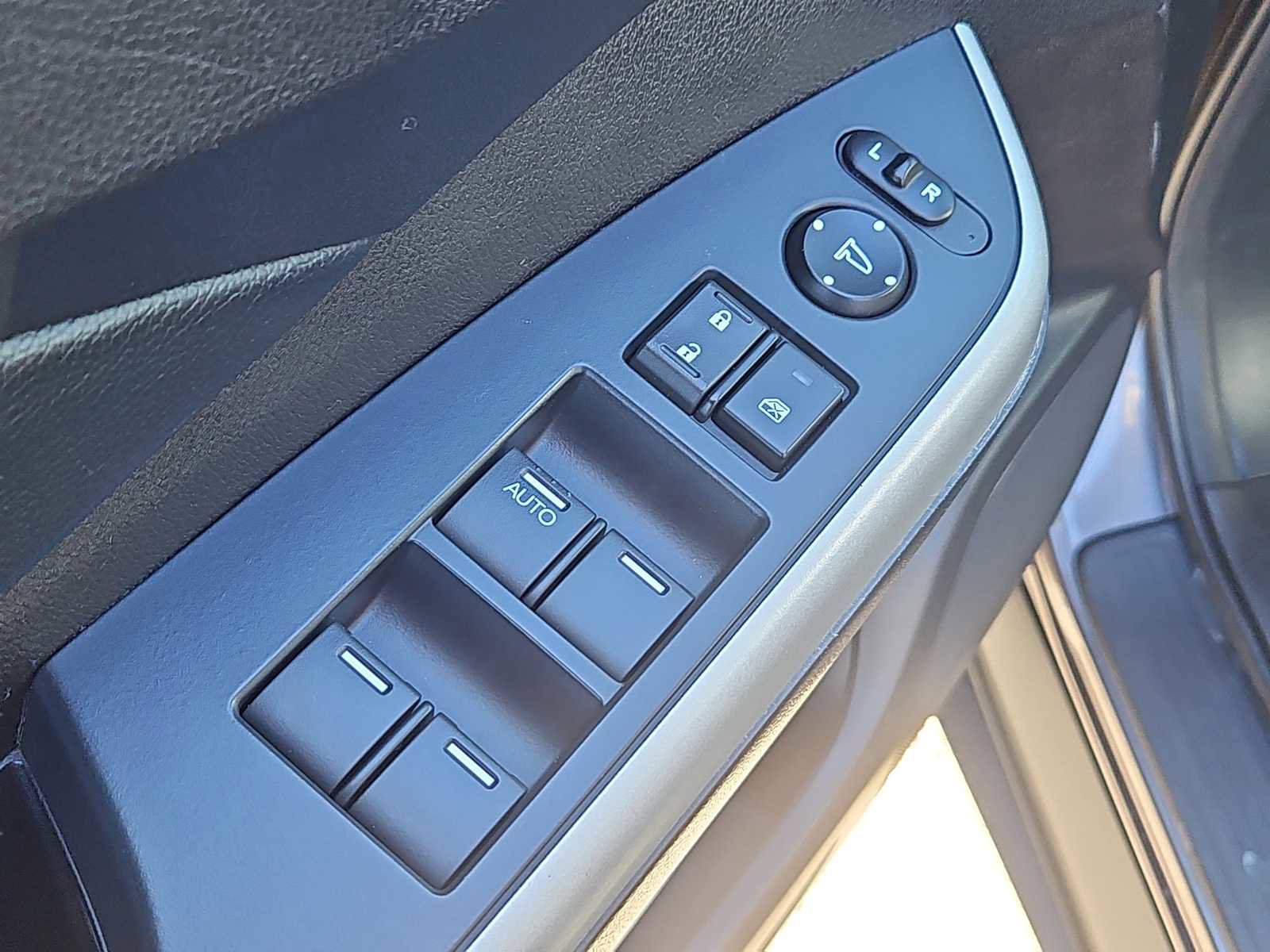 Used 2012 Honda CR-V EX-L image 22