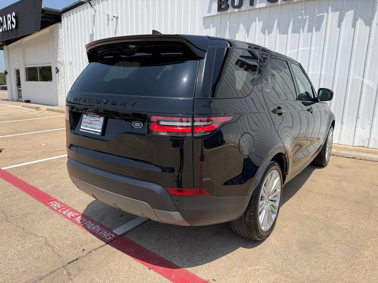 Used 2017 Land Rover Discovery First Edition AWD/4WD image 7