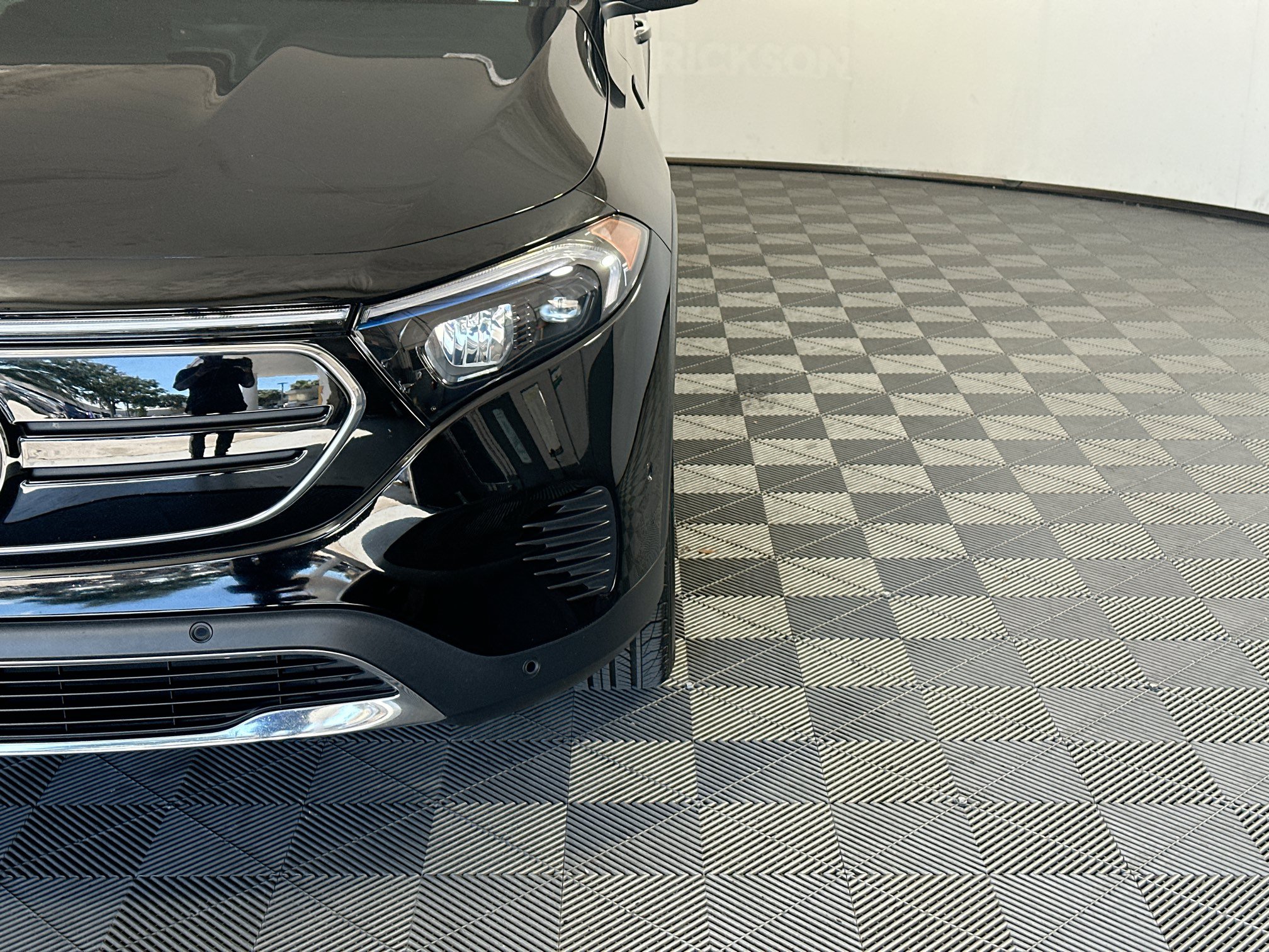 Used 2022 Mercedes-Benz EQB 350 4MATIC image 9