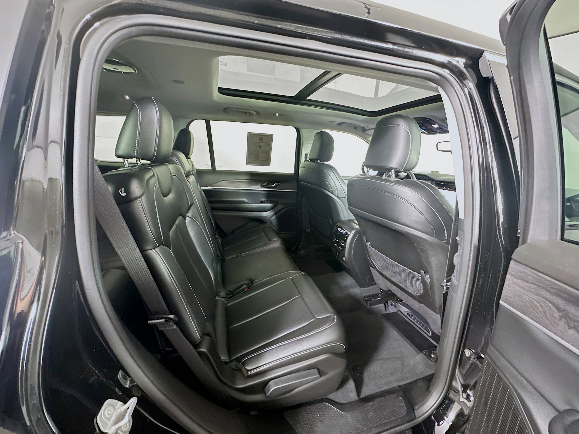 Used 2023 Jeep Grand Cherokee L Limited image 33