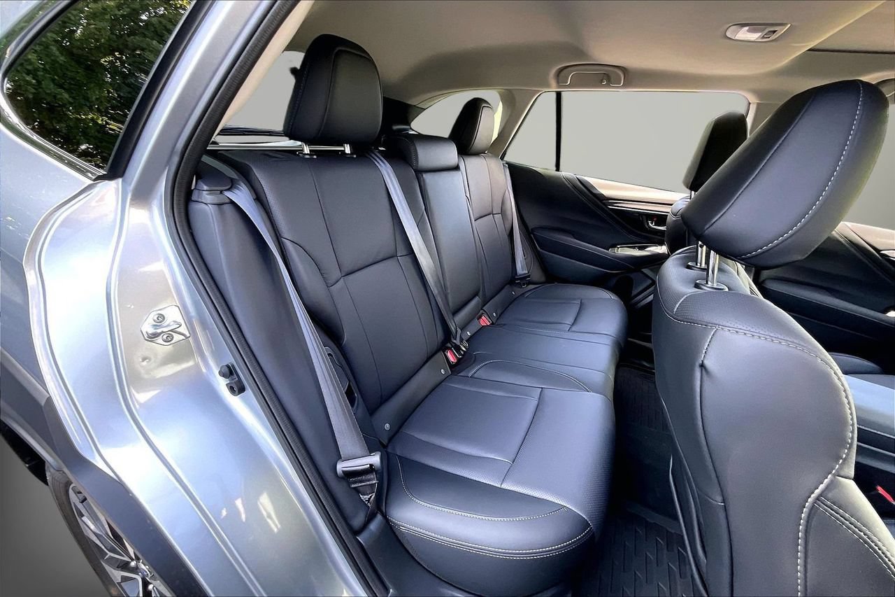 Used 2025 Subaru Outback Limited AWD/4WD image 25