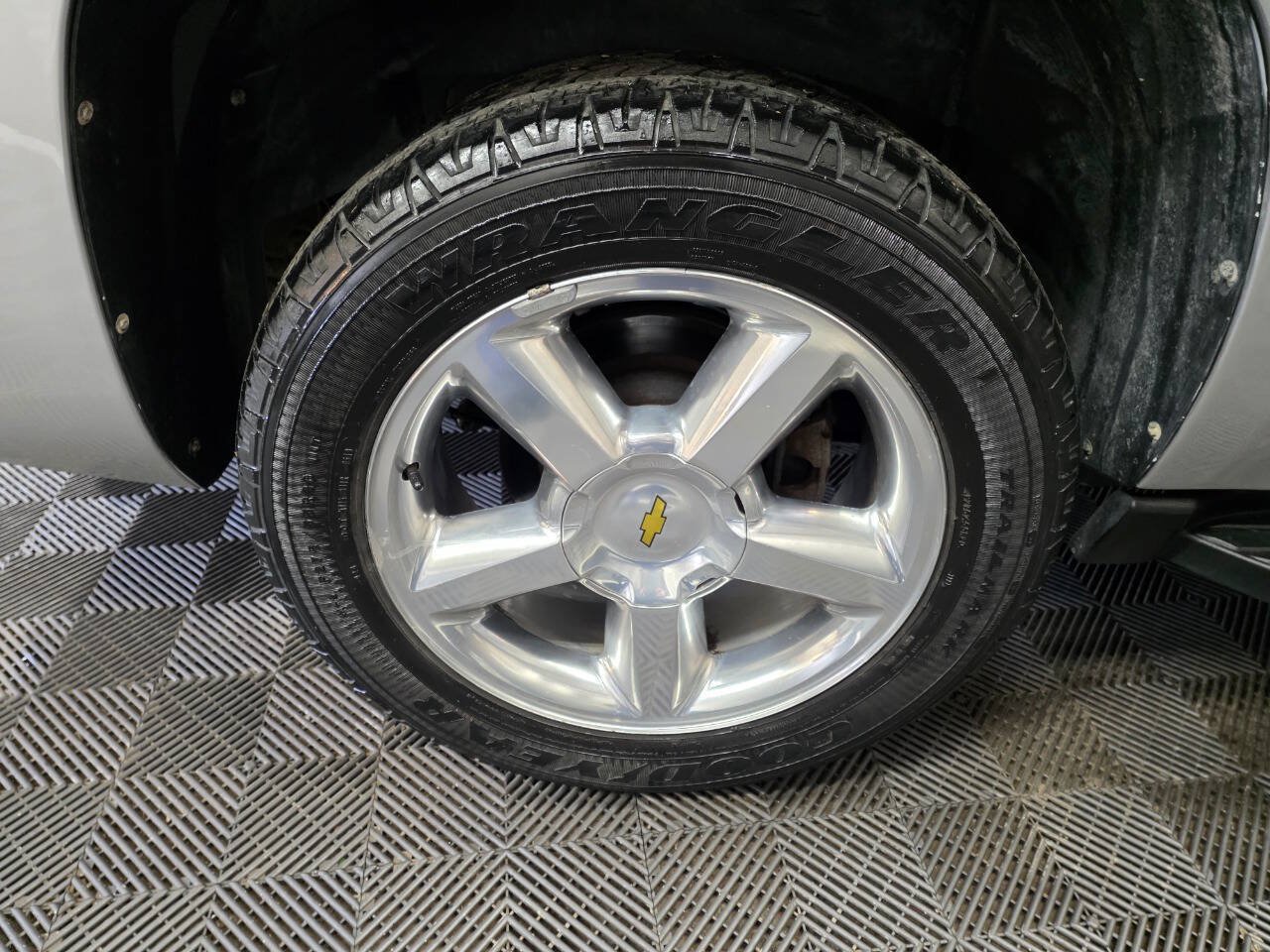 Used 2011 Chevrolet Avalanche LTZ RWD image 32