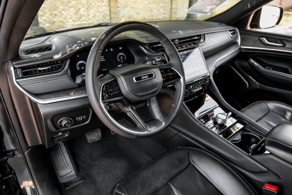 Used 2023 Jeep Grand Cherokee L Overland AWD/4WD image 26