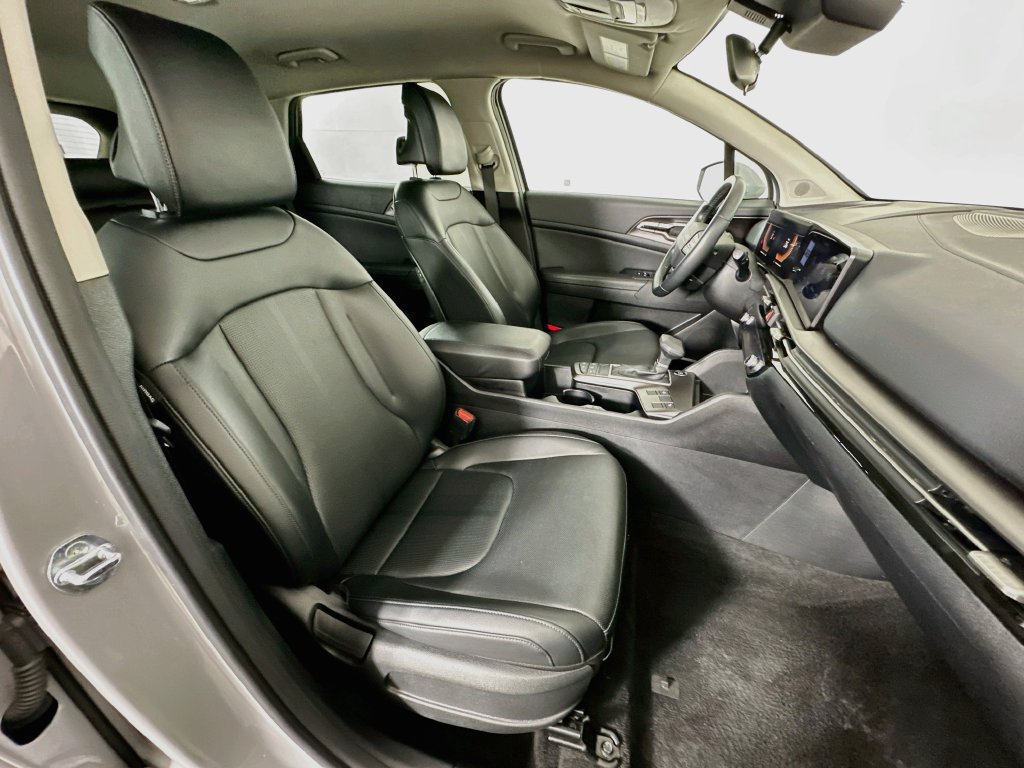 Used 2026 Kia Sportage EX FWD image 27