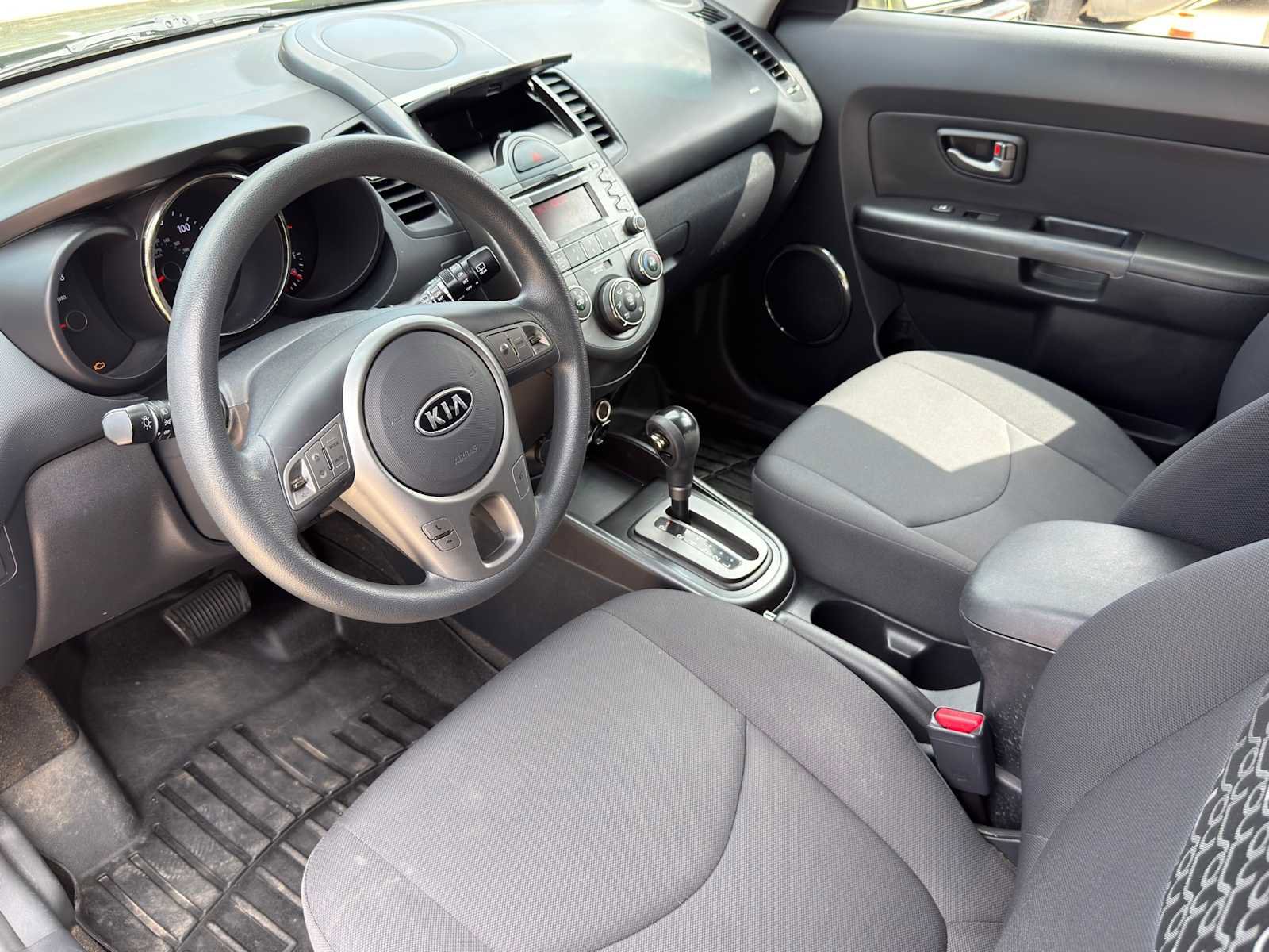 Used 2010 Kia Soul + FWD image 9