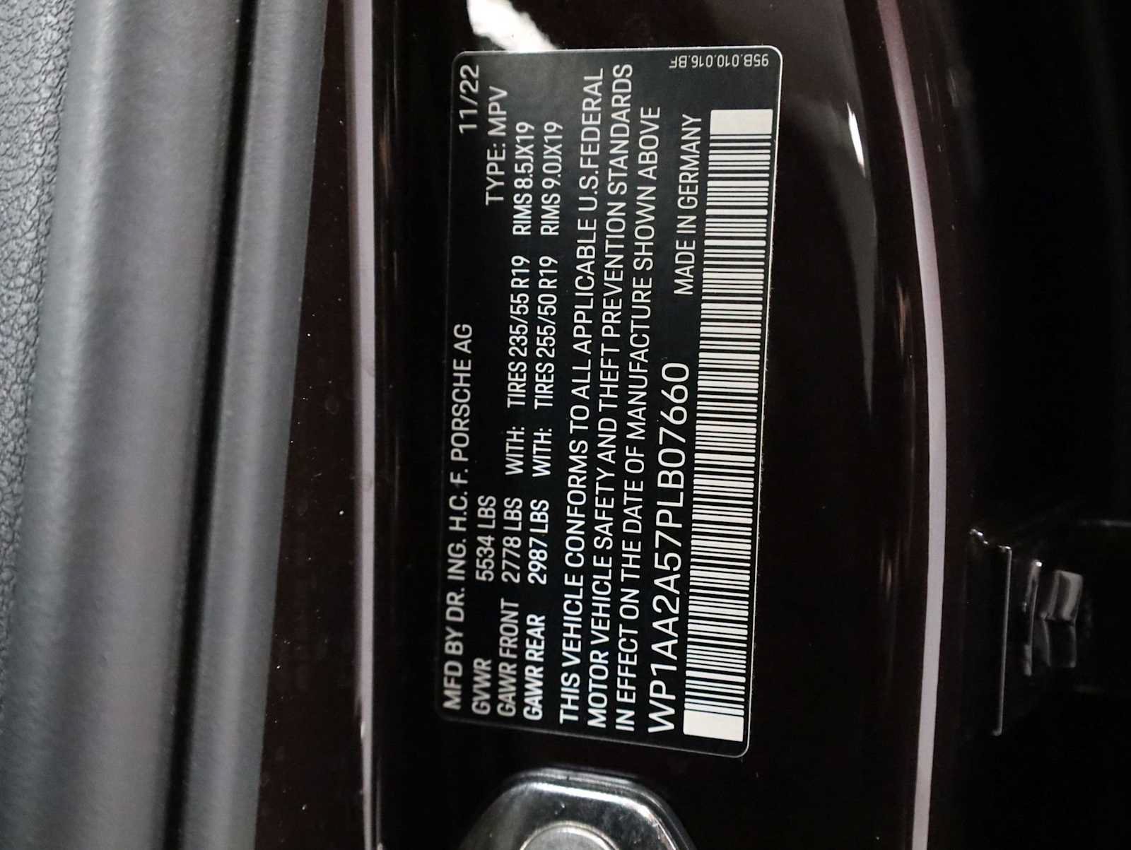 Certified 2023 Porsche Macan Turbo AWD/4WD image 44