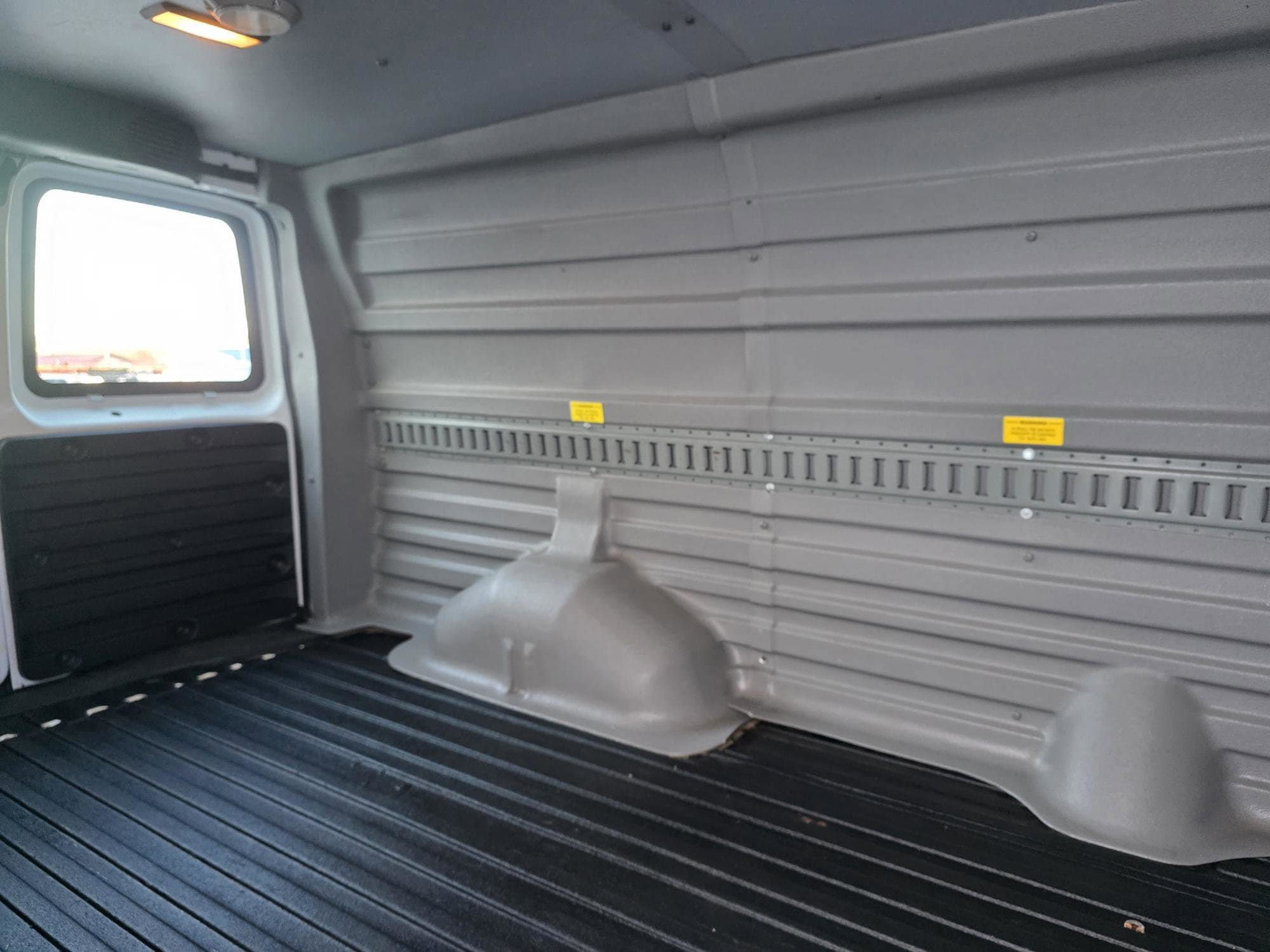 Used 2014 Chevrolet Express 1500 AWD image 19