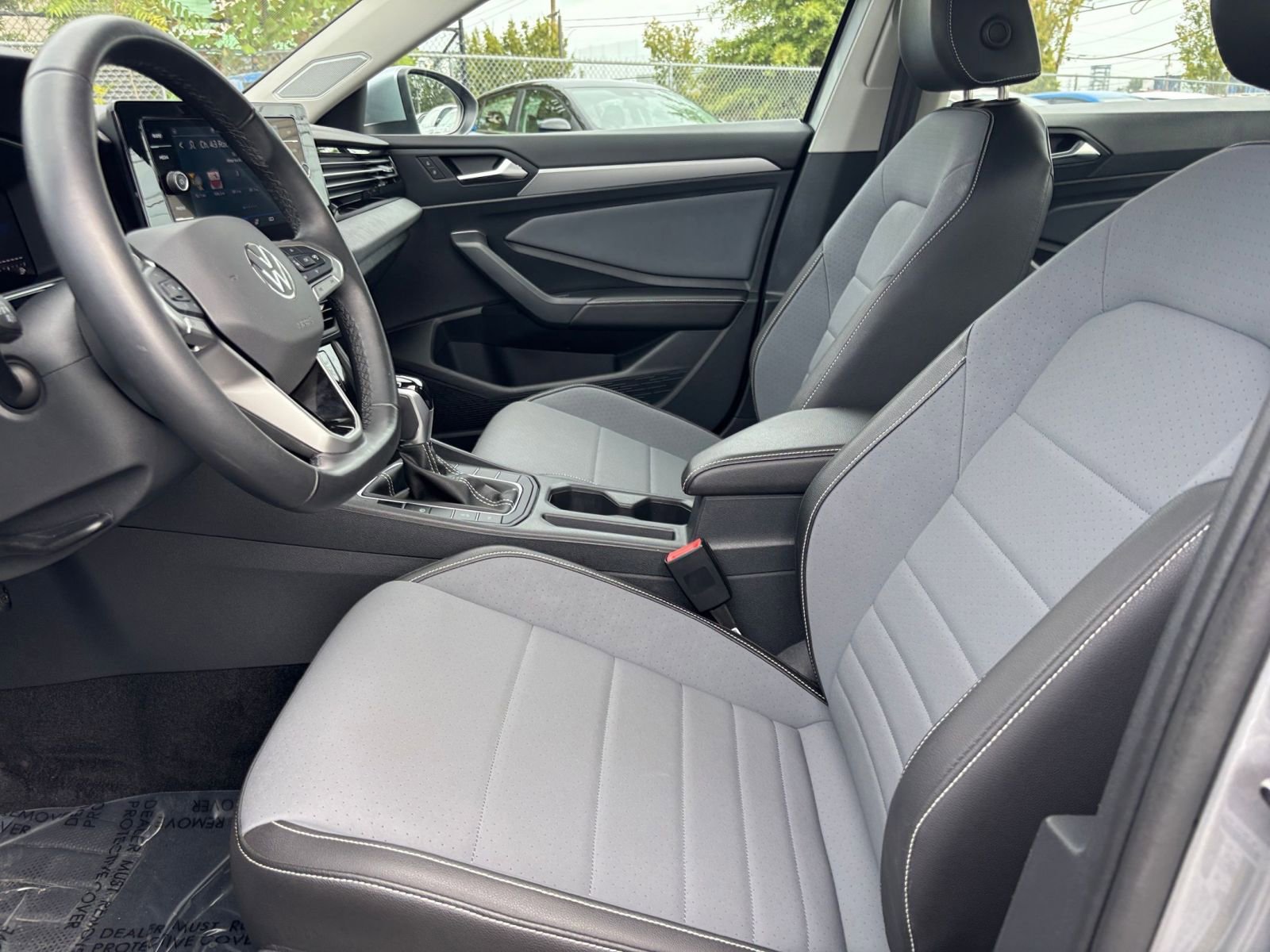 Used 2025 Volkswagen Jetta SE image 25