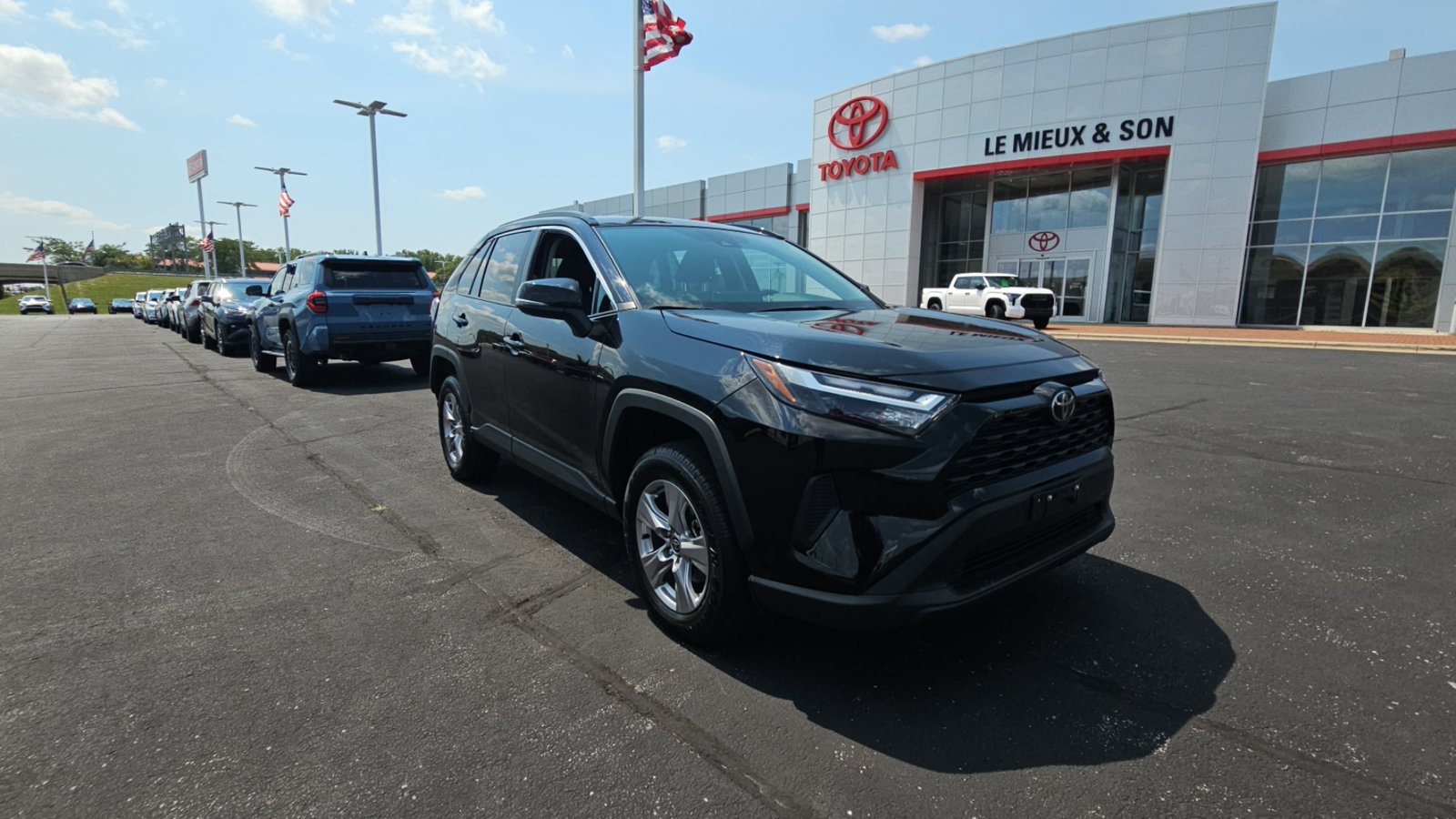 Certified 2025 Toyota RAV4 XLE AWD/4WD image 1