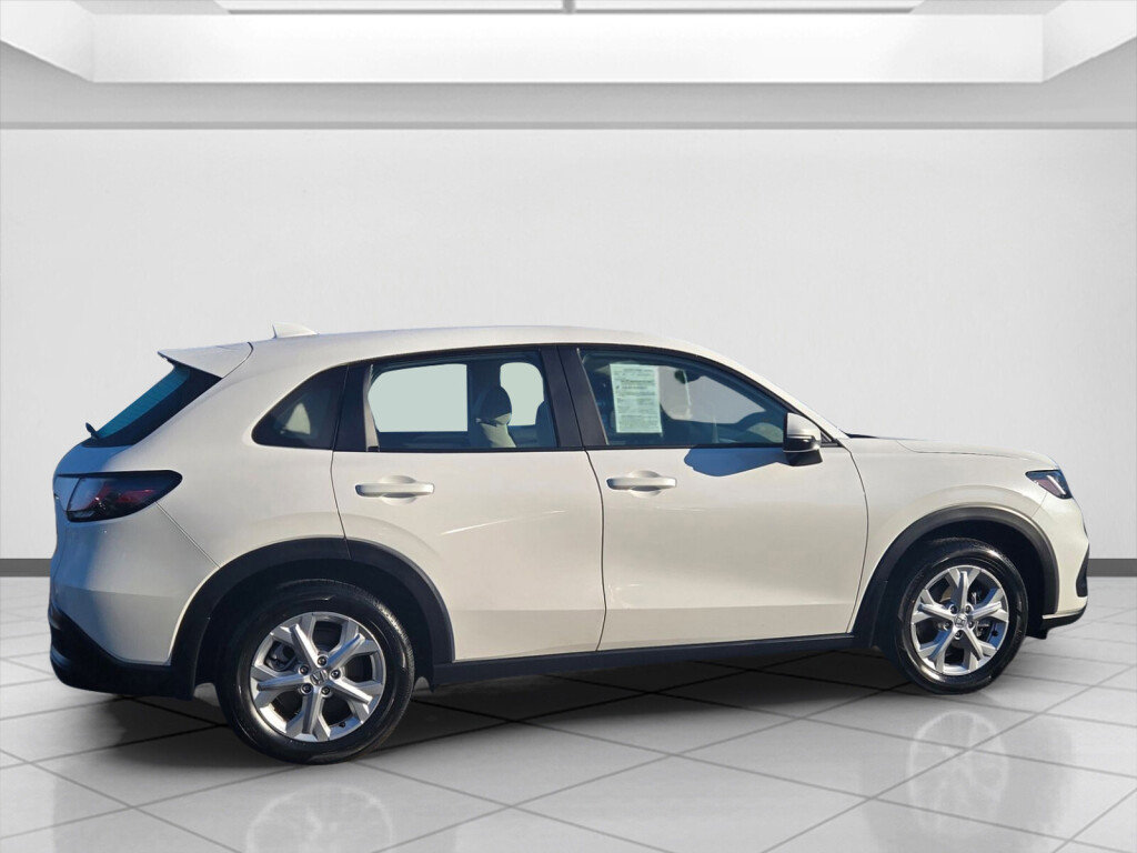 Certified 2025 Honda HR-V LX image 4