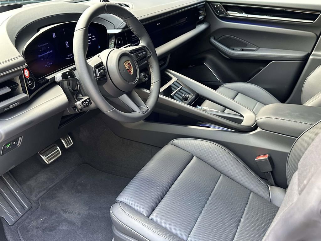 Used 2025 Porsche Macan 4S Electric AWD/4WD image 4