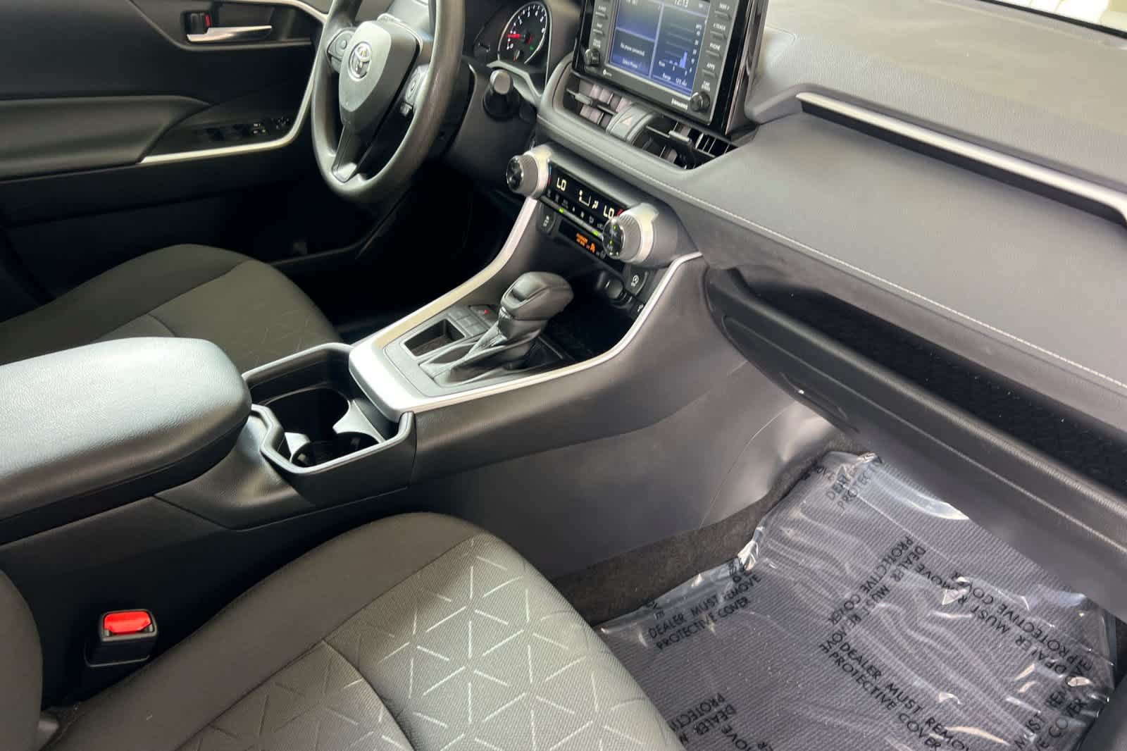 Used 2021 Toyota RAV4 XLE w/ Convenience Package FWD image 17