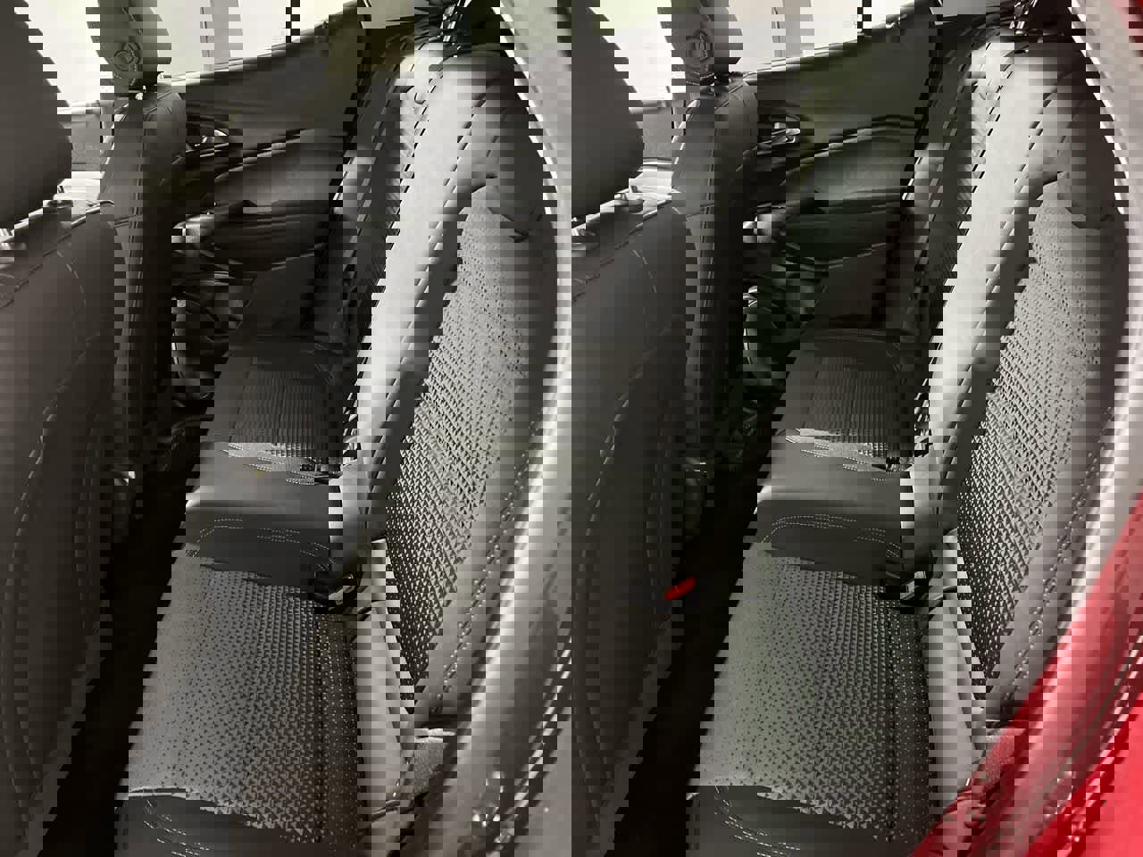 Used 2025 Chevrolet Trax LT w/ LT Convenience Package image 25