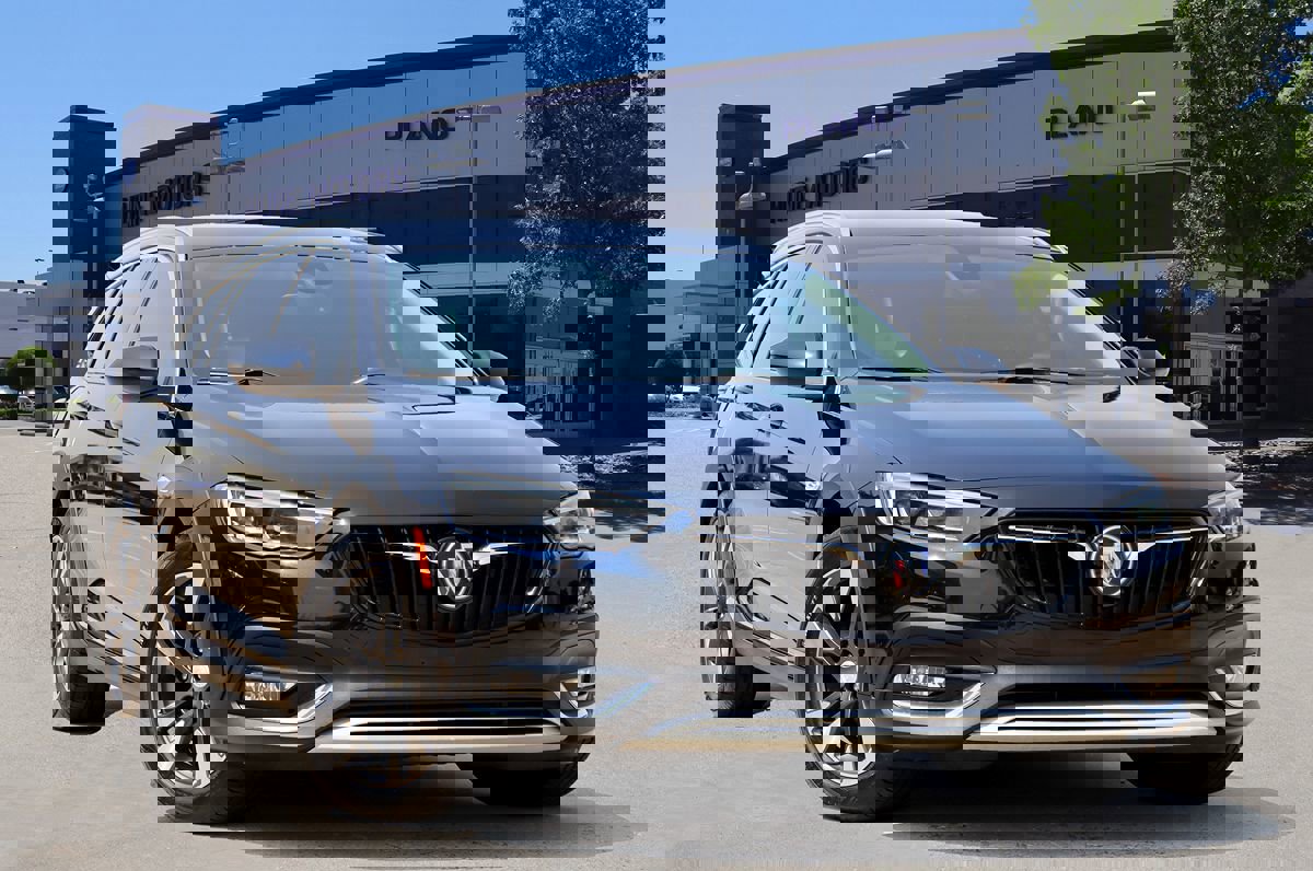 Used 2018 Buick Regal Essence w/ Driver Confidence Package #1 image 51