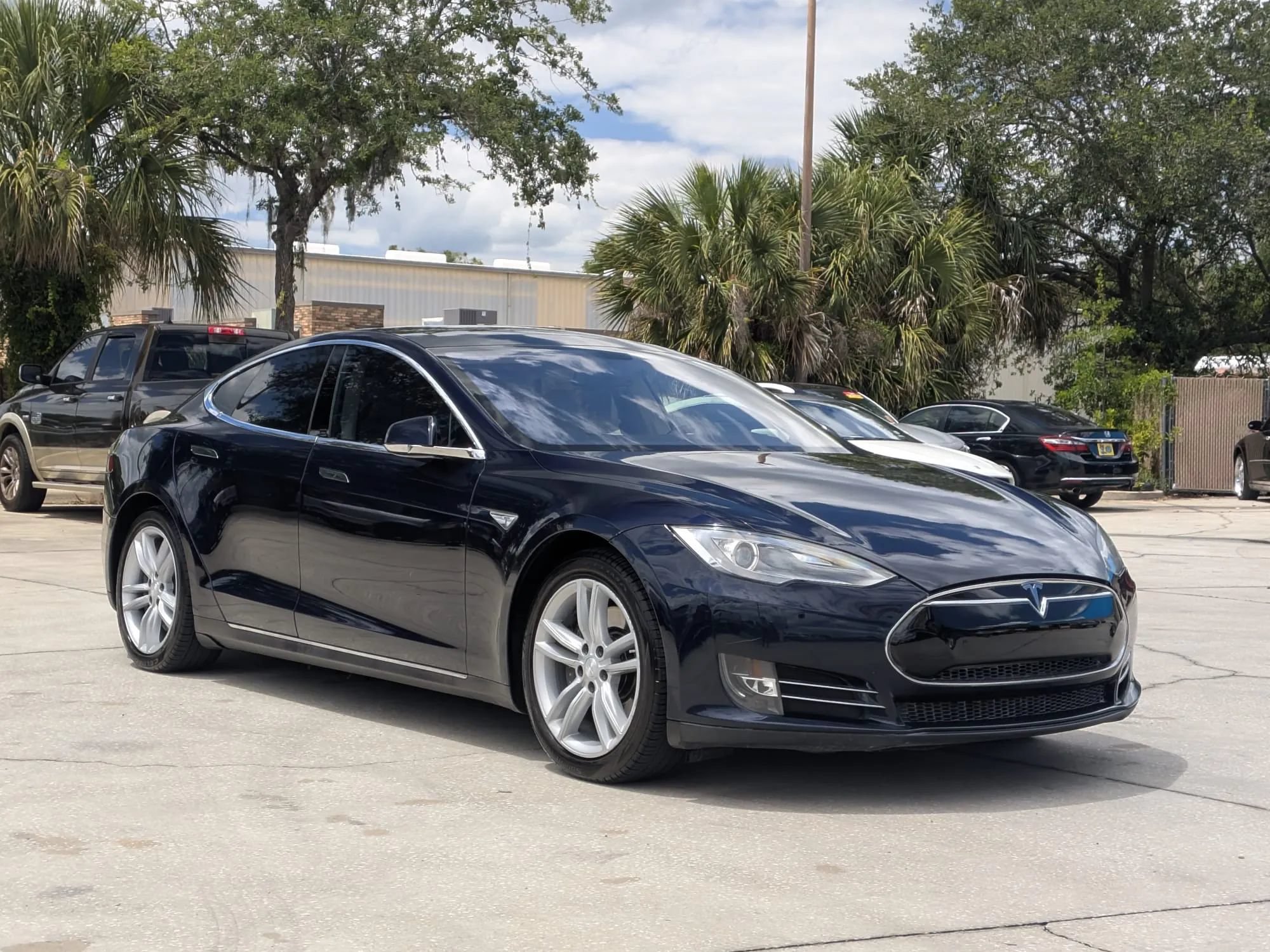 Used 2014 Tesla Model S P85 RWD image 4