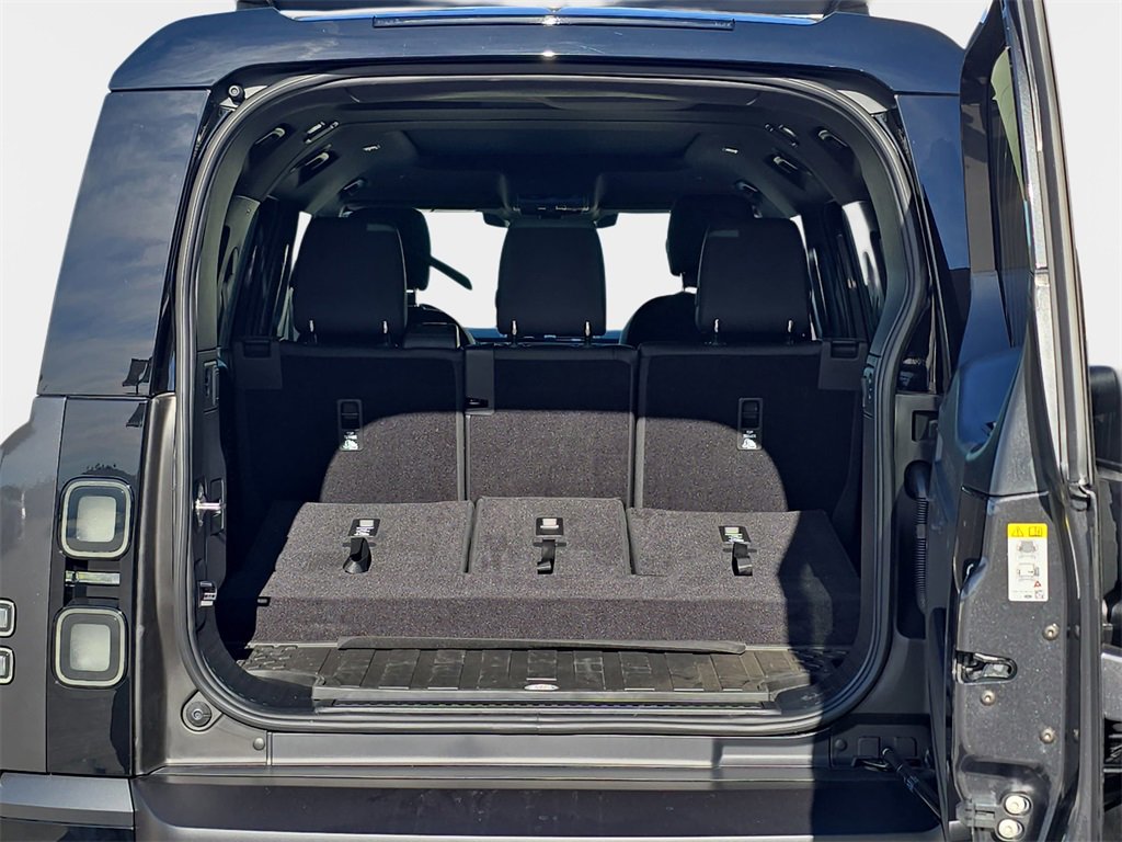 New 2026 Land Rover Defender 130 X-Dynamic SE image 13