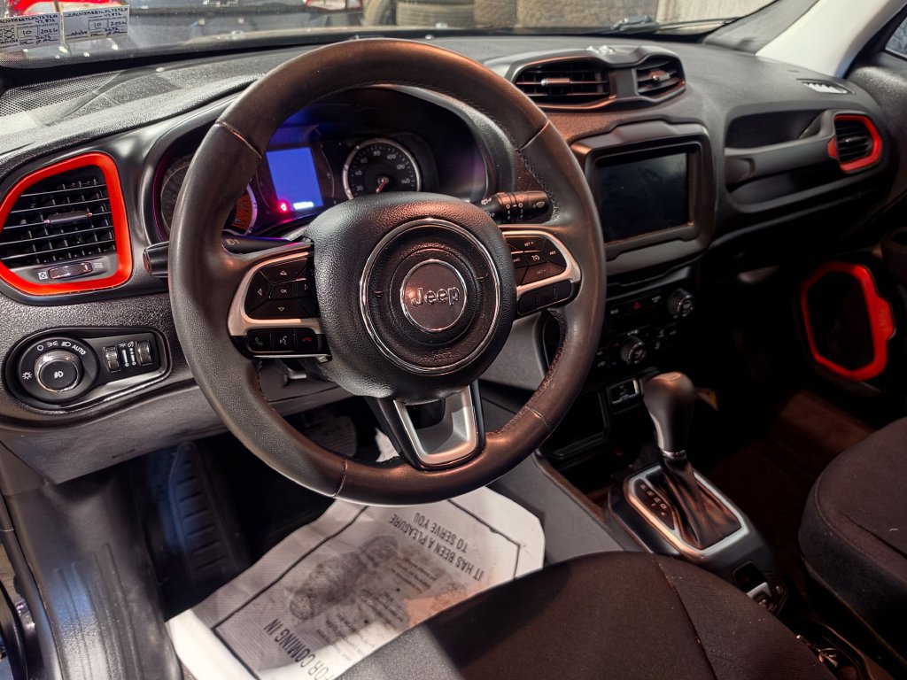 Used 2020 Jeep Renegade Latitude FWD image 4