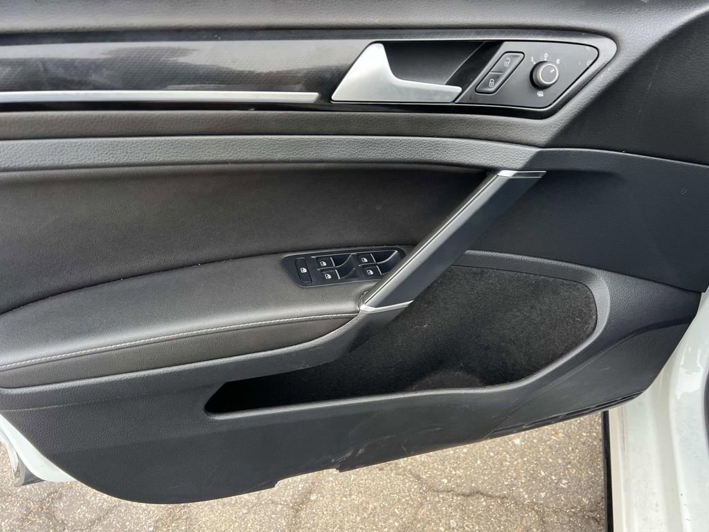 Used 2019 Volkswagen Golf R 4-Door image 11