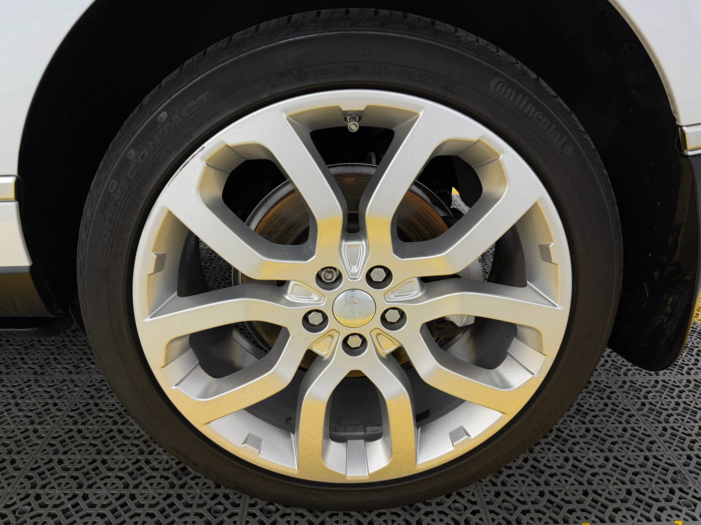 Used 2017 Land Rover Range Rover HSE image 45