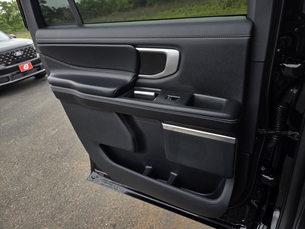 New 2026 Ford Expedition Max Platinum w/ Stealth Appearance Package AWD/4WD image 32